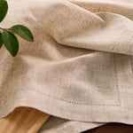 serviettes tissu lin brodé rustique beige feuilles vertes argentées fixations points cousus
