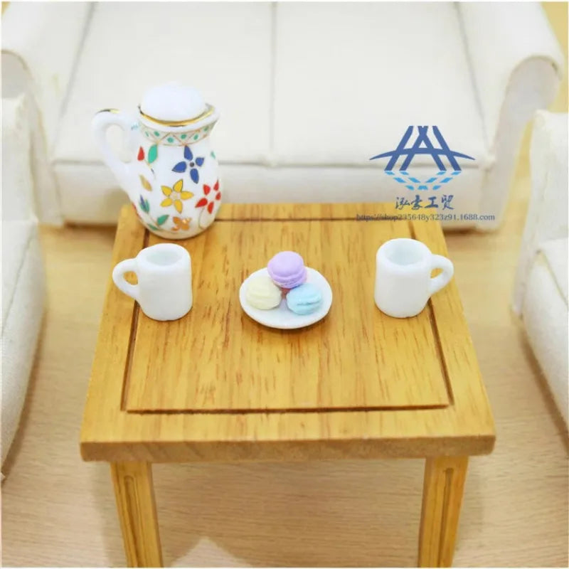 miniatures théière tasse plateau macarons fleurs colorées deco classique blanc