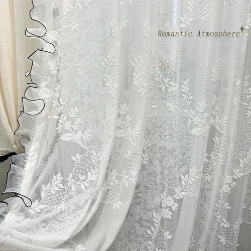 rideau blanc dentelle broderie florale translucide romantique franges ruban noir