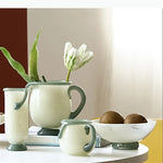 ensemble vaisselle céramique vert clair tasses bol carafe couvercle plateau fruits bougie fleur artificielle