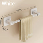 porte serviettes mural moderne adhésif noir gris blanc serviettes tissu beige bordure dorée salle
