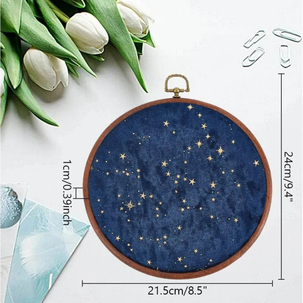 panneau mural bohème épingles nourrice étoiles dorées velours bleu marron cadres décoration cosmique anneaux