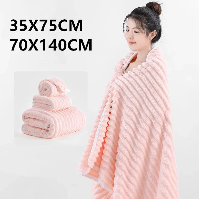 serviette bain rose clair séchage rapide tissu velours rayures horizontales moderne large dimension lavable