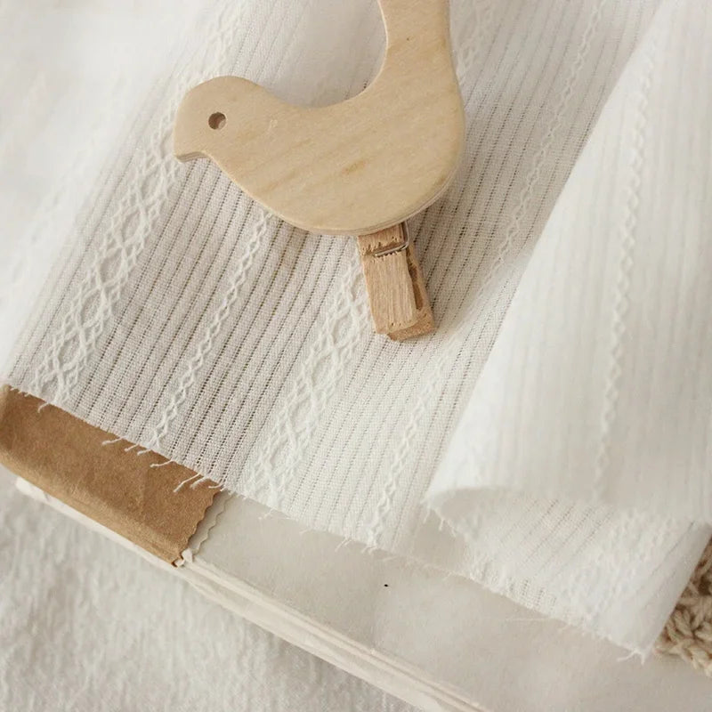 tissu coton blanc jacquard imprimé rayures motifs géométriques classique 140cm large biodegradable bricolage confection