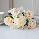 bouquet fleurs artificielles soie moderne blanc rose clair violet intérieur décoration anniversaire mariage table