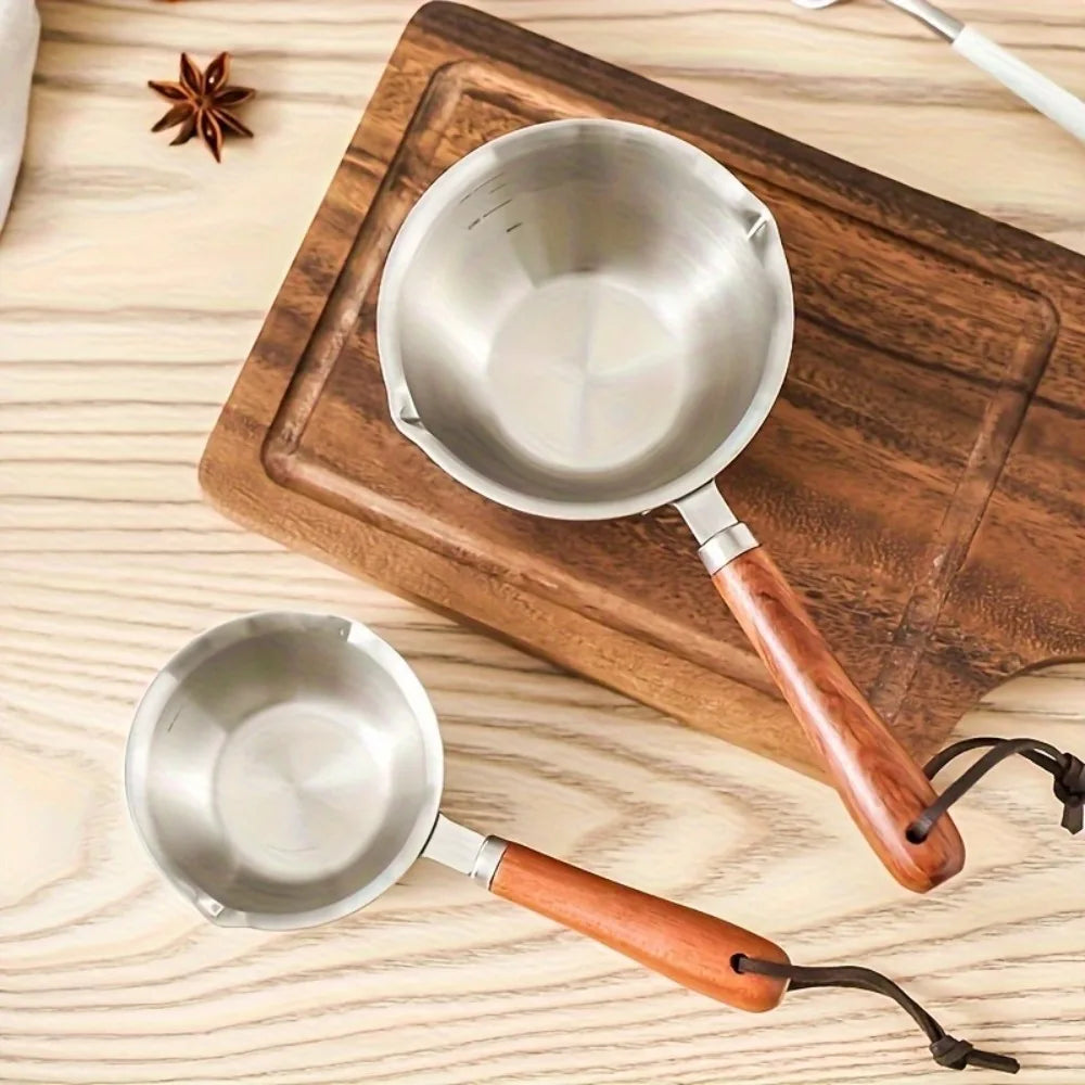 pichet argenté anse bois outil métal corde artisanat cuisine bricolage rustique traditionnel