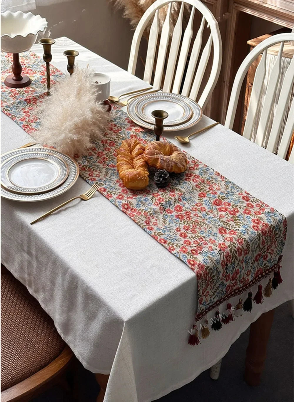 chemin table floral traditionnel coton polyester beige vert bleu rouge marron doré broderie pomponsOpaque