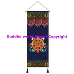 tapisserie bouddhiste ornements religieux symboles géométriques bleu multicolore crochets métalliques