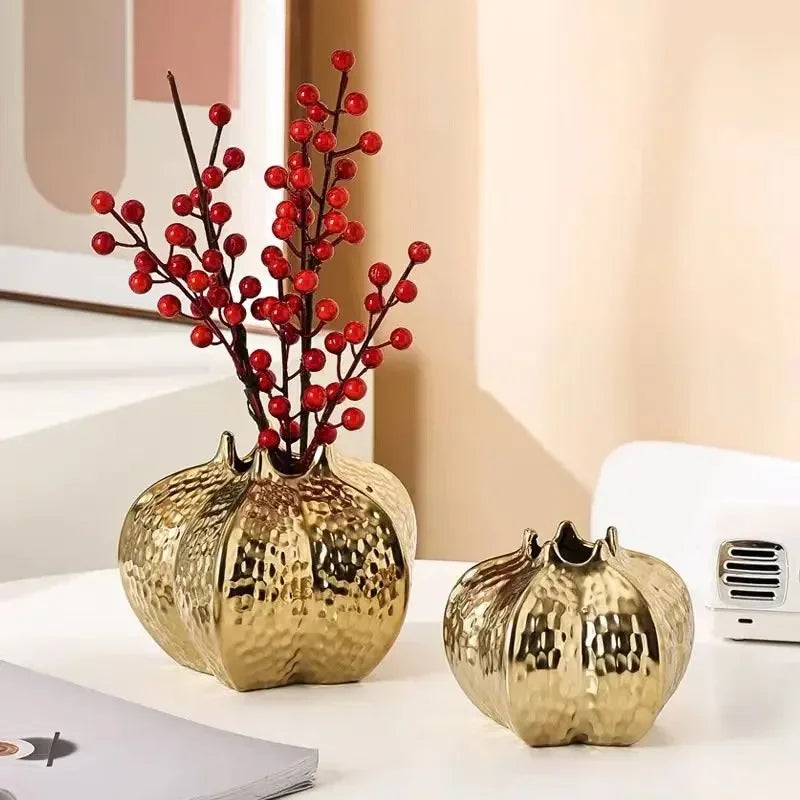 vases décoratifs modernes blanc doré rouge texture martelée élégants coquettes