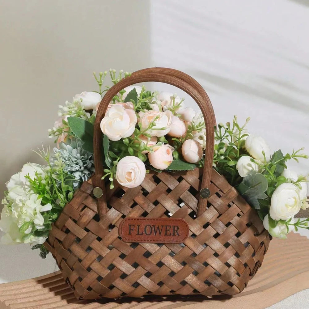 paniers décoratifs tressés marron fleurs artificielles variées rustique champêtre