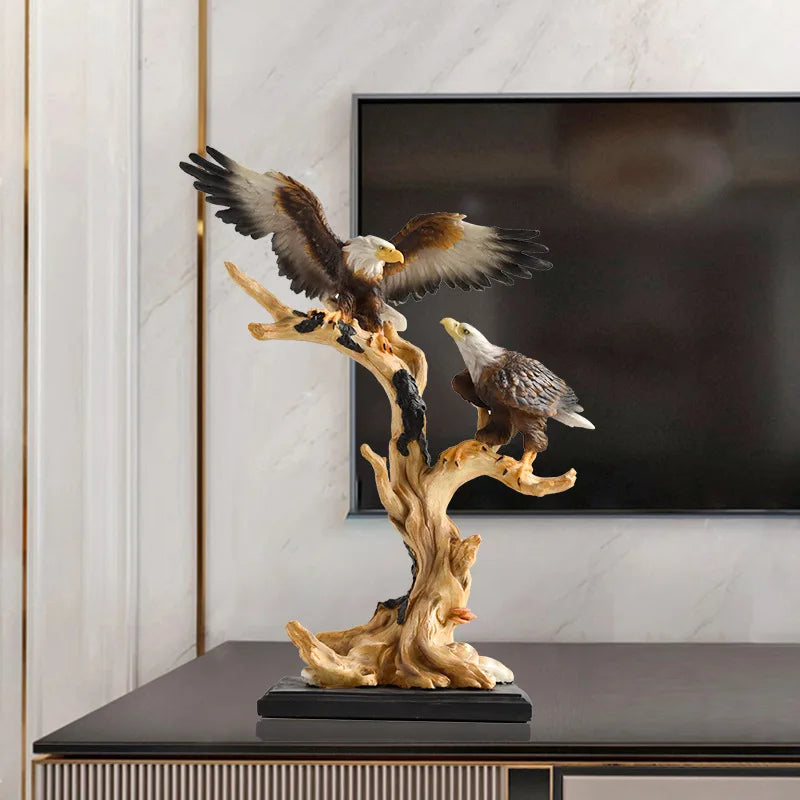 sculpture d'aigle réaliste résine marron noir blanche plumage détaillé base noire intérieur moderne chambre