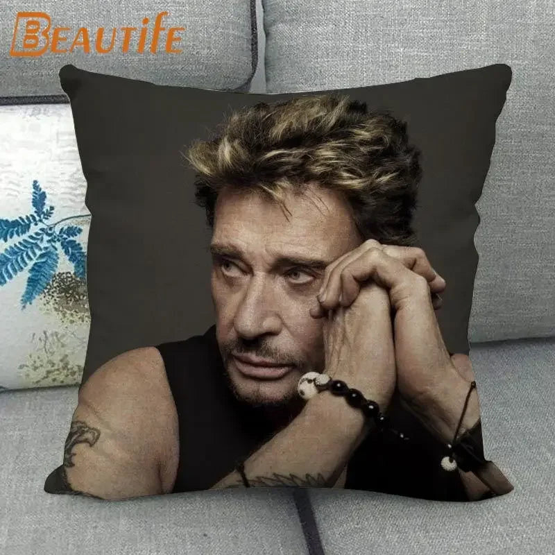 coussin carré moderne homme cheveux blond opacité noir bracelet cuir décoration chambre ornementalité universel
