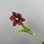 décoration intérieure bouquet fleurs artificielles tulipes violet orange jaune blanc marron réaliste