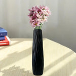 vase moderne blanc noir gris ondulations texturées fleurs dahlias décoration intérieure haute qualité