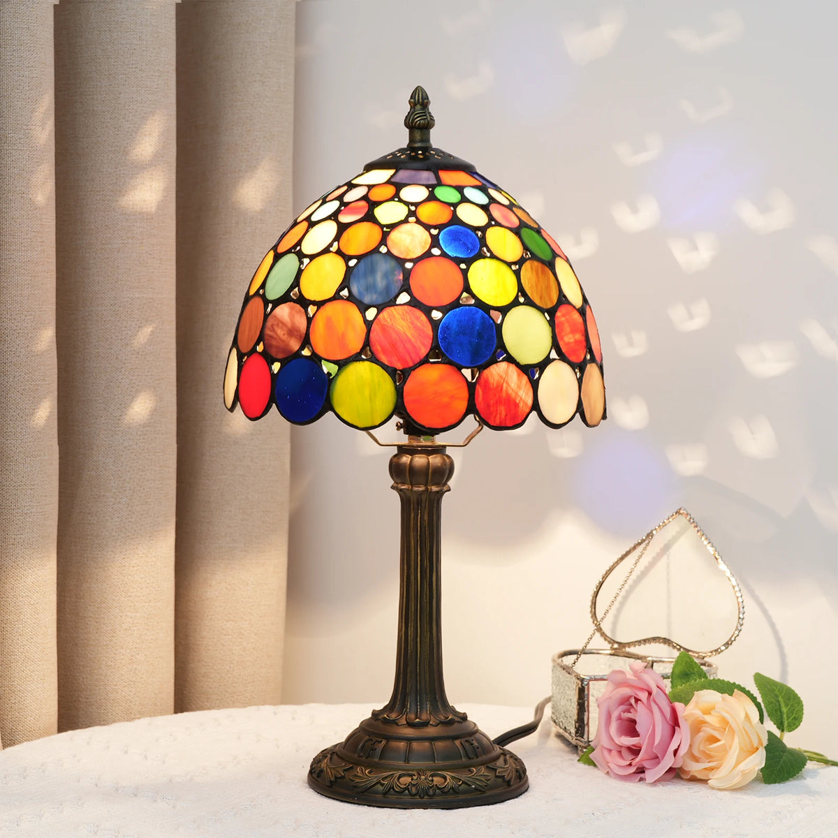 lampe table tiffany multicolore vitrail opaleuse traditionnelle allumée facilement chambre salon