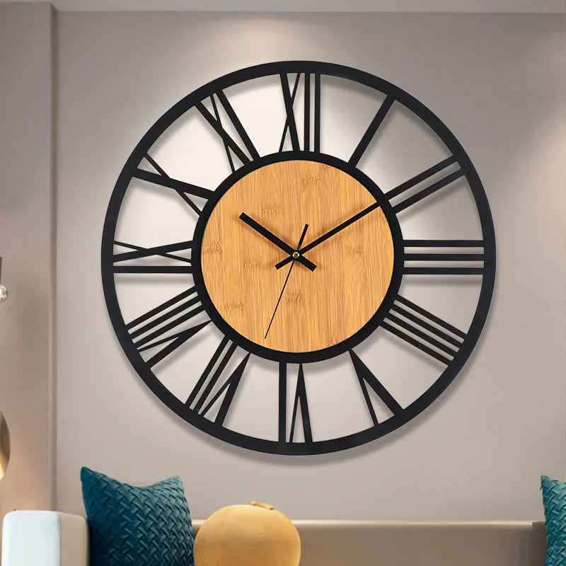 horloge murale vintage chiffres romains cadre noir aiguilles bois fixation salon décoration élégante antique