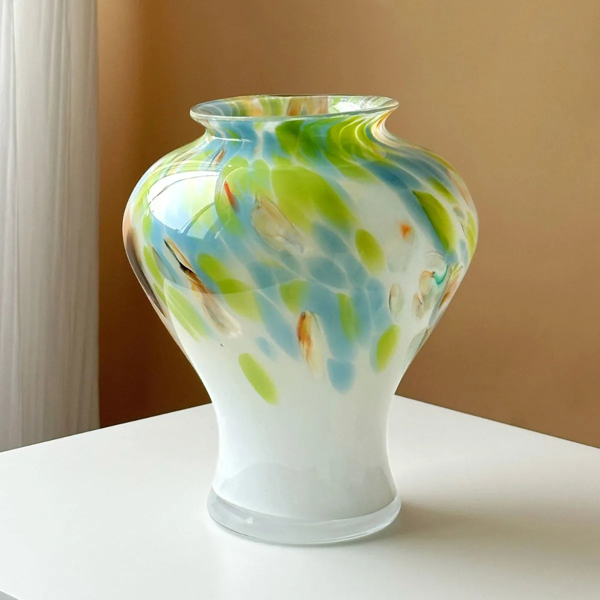 vase moderne transparent dégradé rose abstrait intérieur arrangement floraltouches couleur formes irrégulières