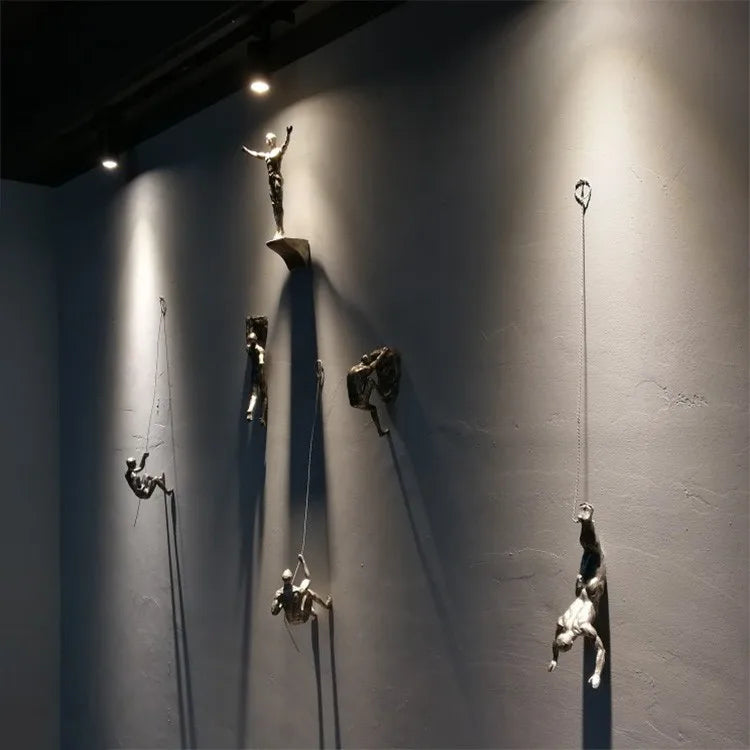 statues suspendues bronze figures humaines mouvement art contemporain décoration intérieure rétro vintage nostalgie