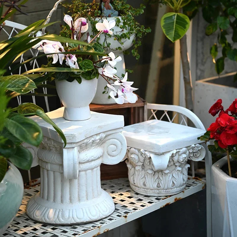 présentoir plantes colonne architecturale classique socle décoration intérieure antiques volutes feuilles ornementales stand fleuri