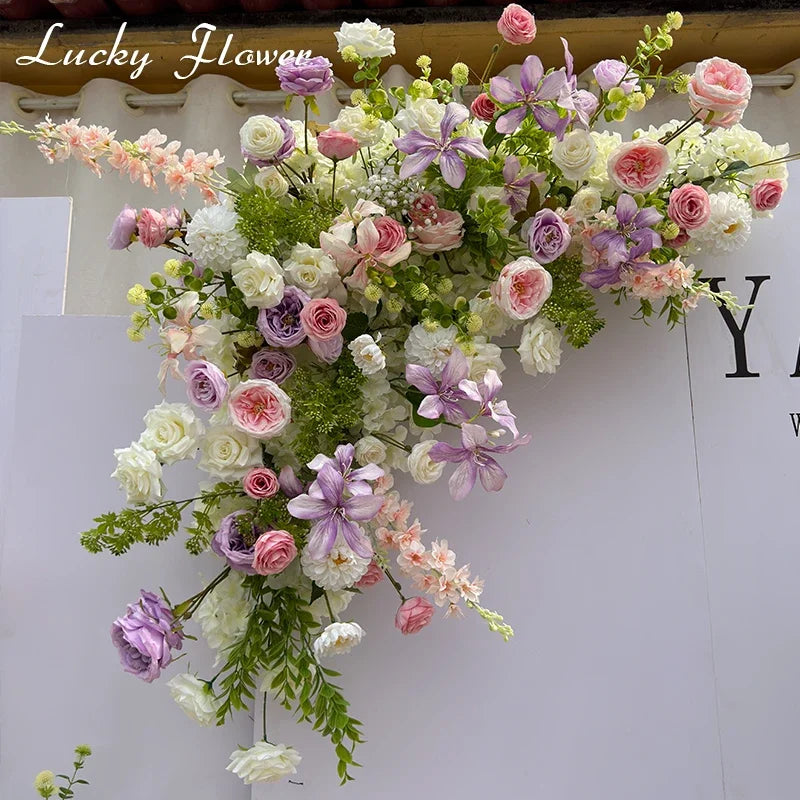 décoration mariage extérieur fleurs artificielles rose blanches romantique suspension fils