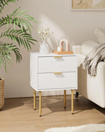 table nuit tiroirs moderne bois blanc doré rayures minimalistes chambre salon