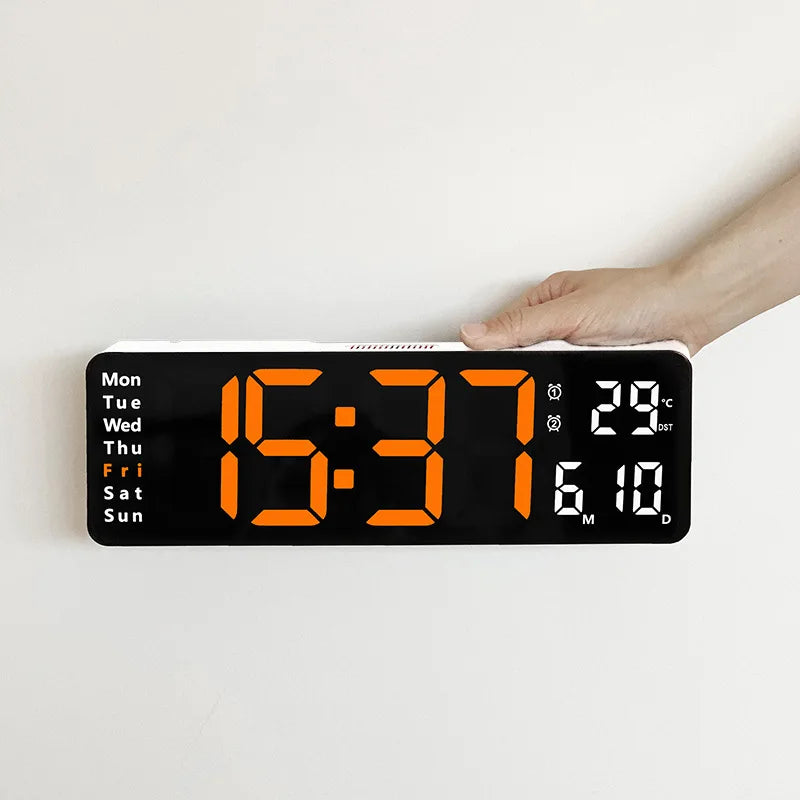 horloge murale numérique moderne noir orange vert télécommande affichage led minimaliste