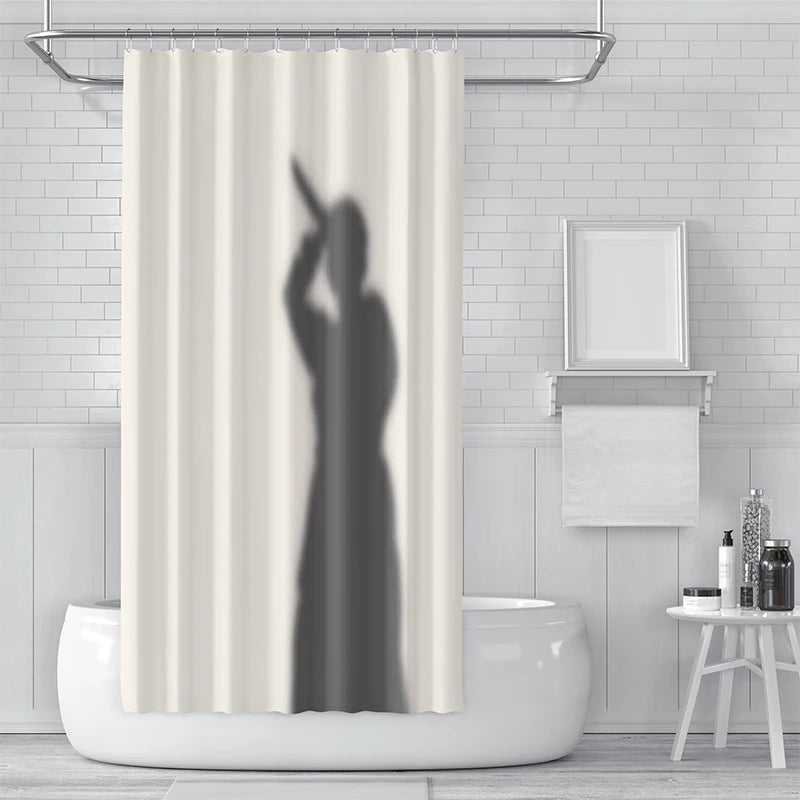 rideau douche moderne beige personne levant main crochets respectueux environnement polyester