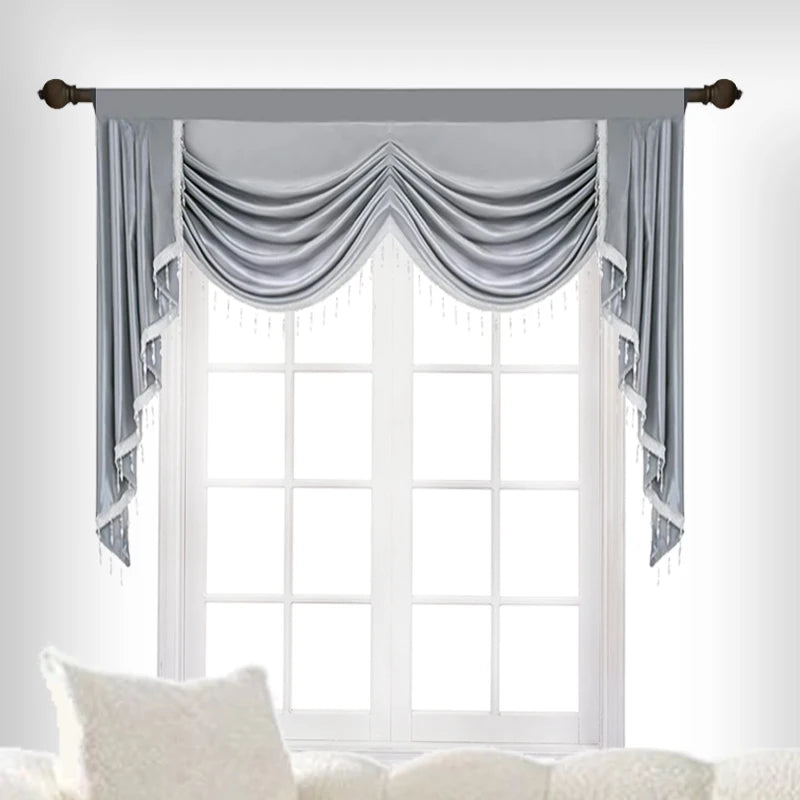 rideau gris clair uni satiné opaque classique maison hospitalité franges crochets