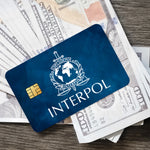 stylo bille bleu interpol logo globe épée carte bancaire