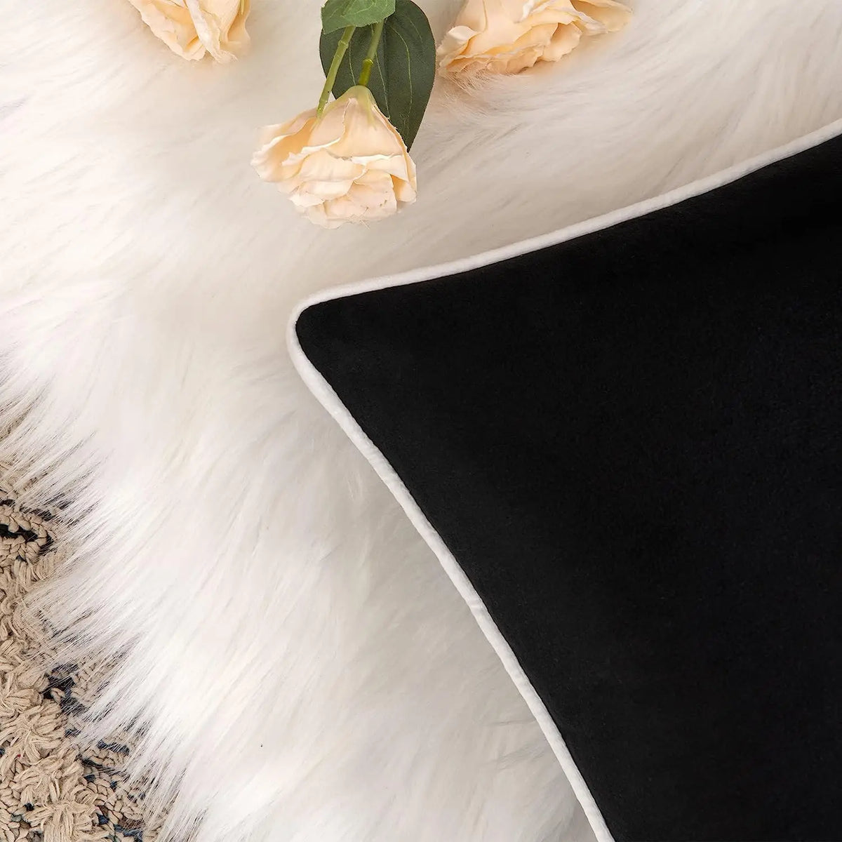 housse coussin carrée teint uni blanc noir zip doublure blanche classique deco canape tente