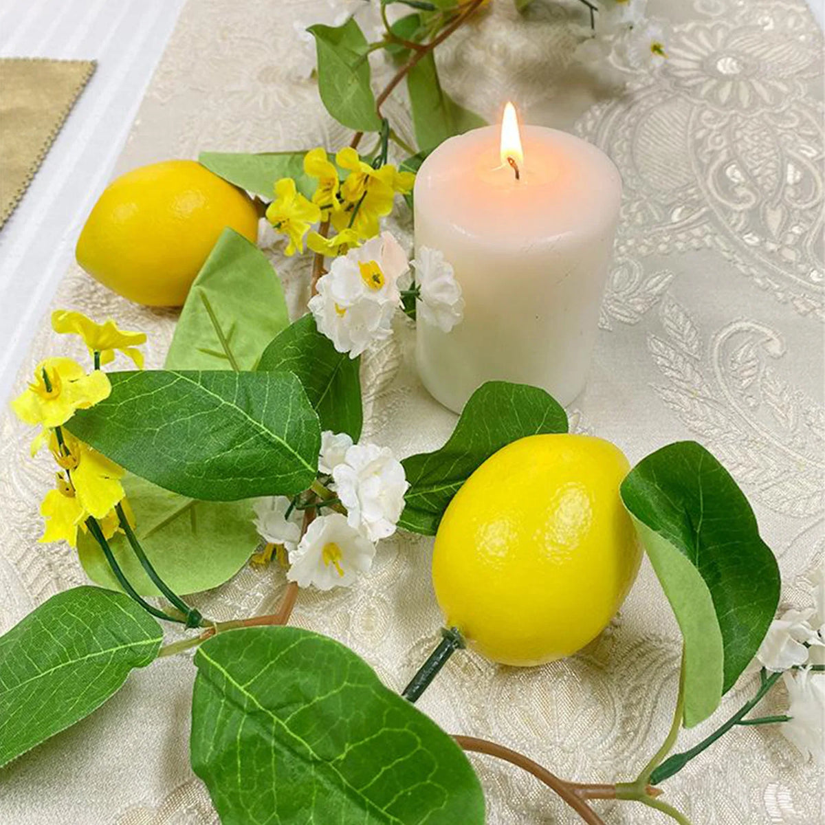 guirlande citrons feuilles eucalyptus fleurs blanches intérieur décoration naturelle vert jaune blanc festive anniversaireextérieur