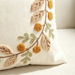coussin beige motif floral traditionnel feuilles automne doré sans rembourrage décoration maison sofa lit