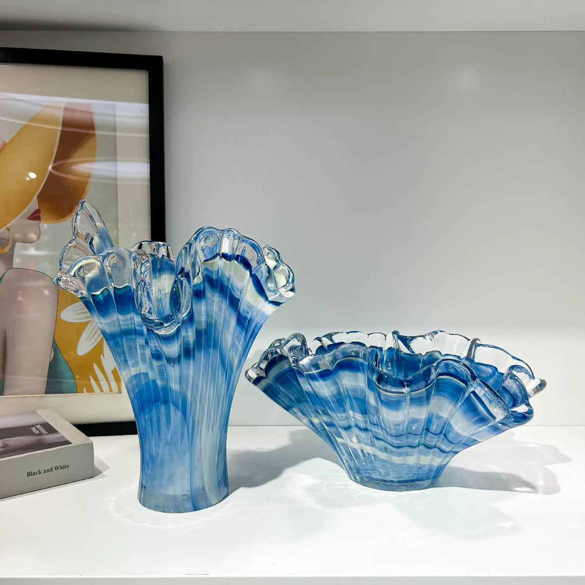 vase moderne bleu rayures horizontales artisanal transparent table décoration maison plateau fruits