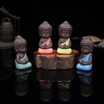 statuette bouddha artisanale couleur noir orange jaune bleu texture granulée méditatif argile violette