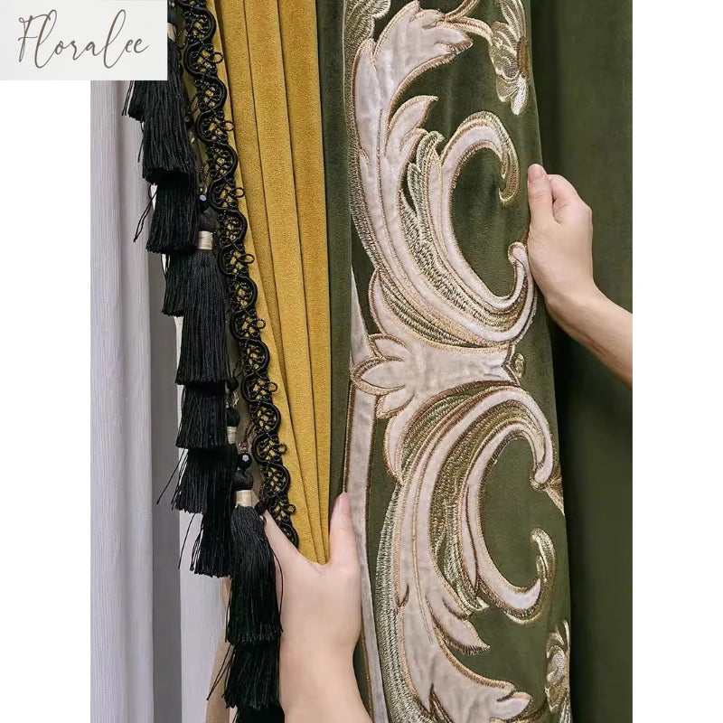 rideau vert foncé broderie florale franges noires classique élégant salon chambre maison luxe