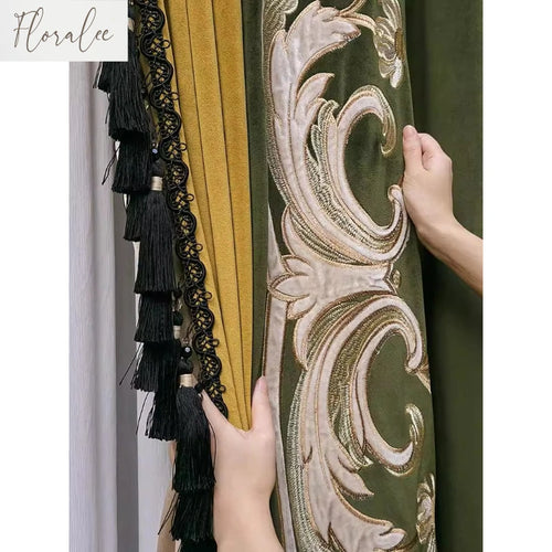 rideau vert foncé broderie florale franges noires classique élégant salon chambre maison luxe