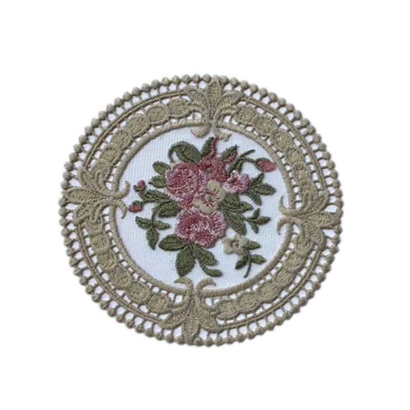 serviette table vintage broderie florale dentelle beige clair classique romantique respectueux environnement table élégante
