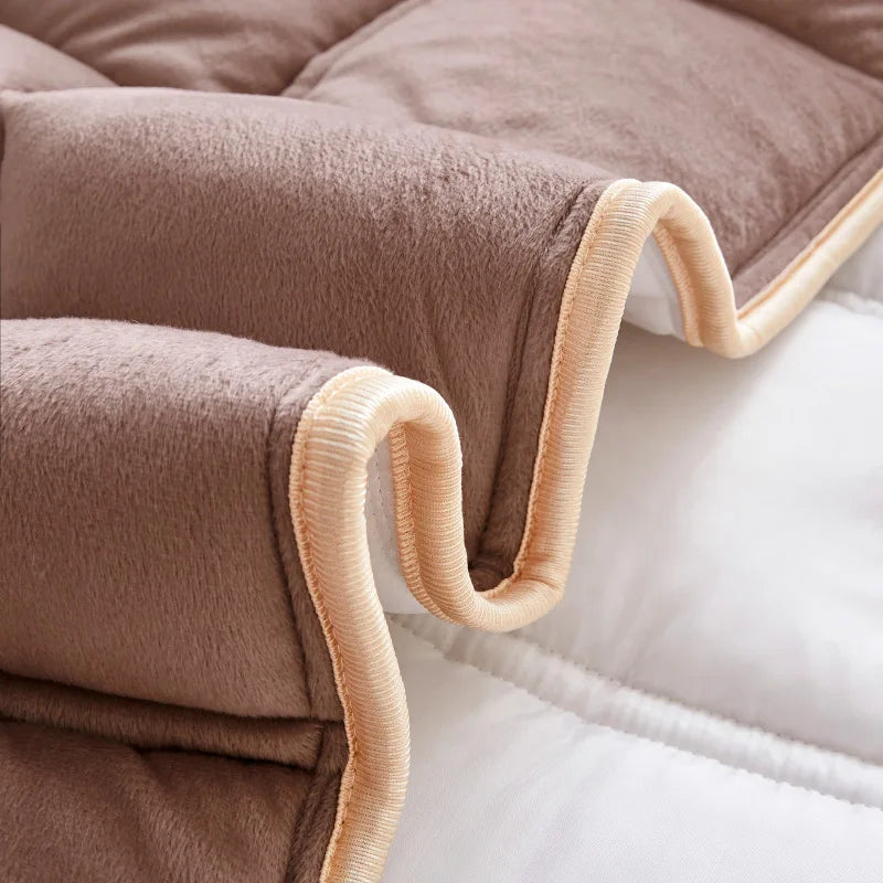 Housse de tête de lit en velours matelassé bordeaux, vue latérale