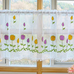 rideau brodé fleurs transparent bohème couleurs vives pompons blancs cuisine fenêtre