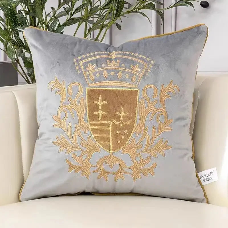 housse coussin brodée doré lys couronne élégante noir bleu marine décorative canapé sofa chambreôtel