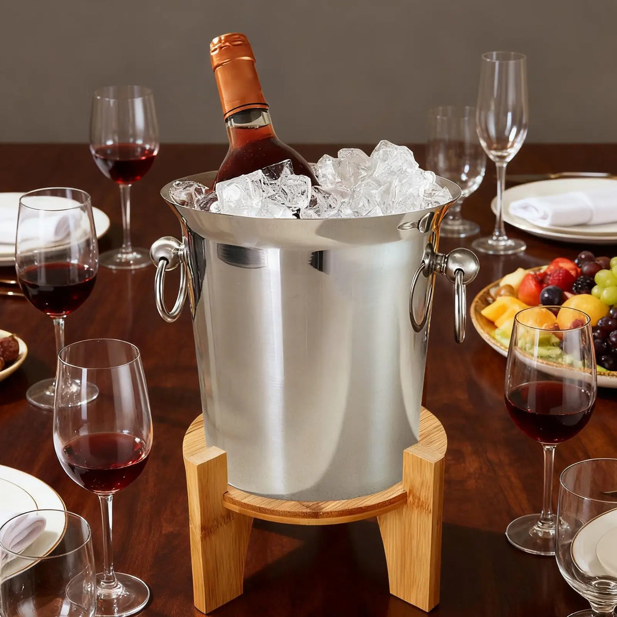 seau champagne carafe verre socle bois clair assiettes nappes tables événements parties