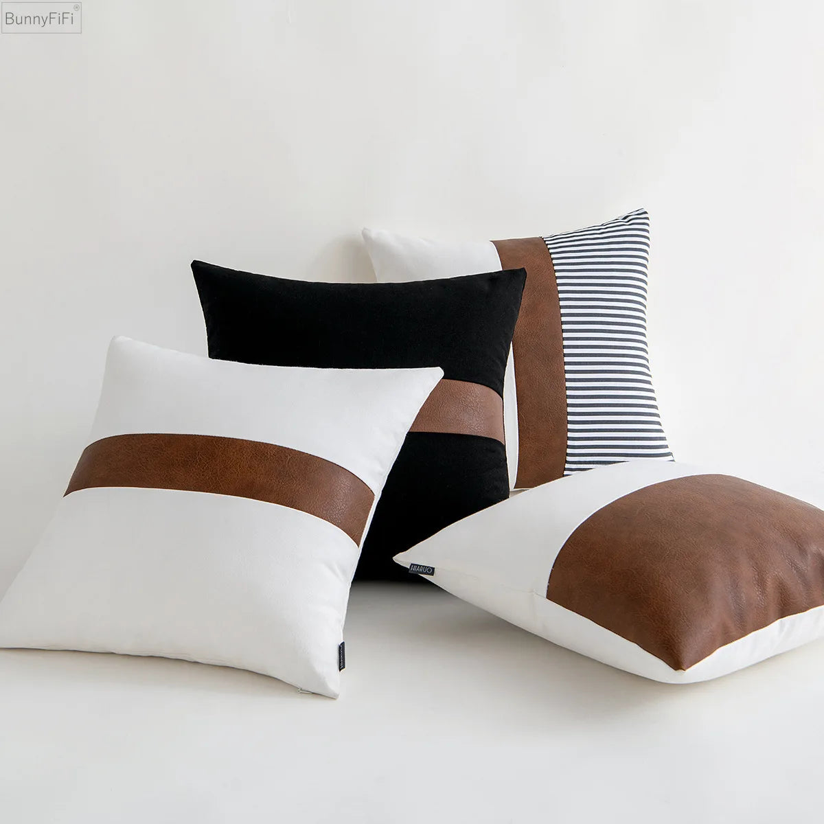 housse coussin carré moderne blanc bande marron rayures noir blanche fixations invisibles polyester coton