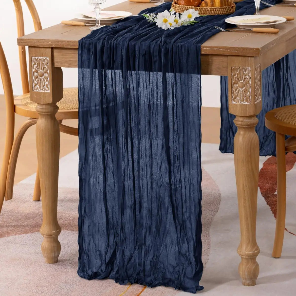 nappe bleu marine plissée semi transparente table élégante mariage anniversaire extérieur printemps été