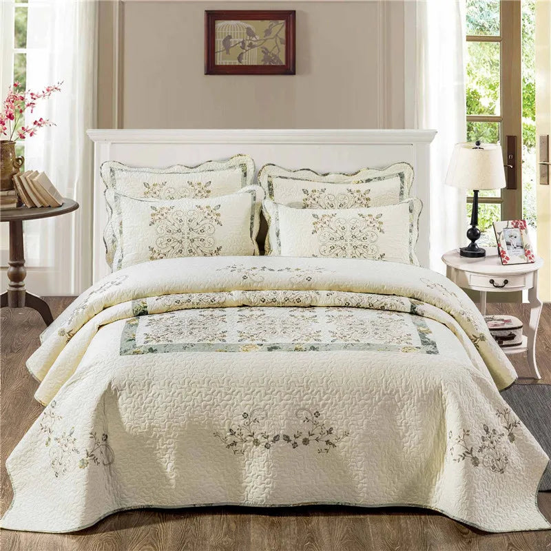 couvre lit brodé coton floral beige clair vert pastel romantique hiver adultes machine laversetSizeQueenKing