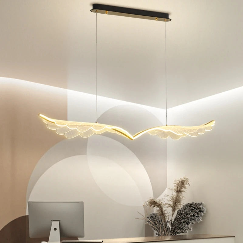 suspension lumineuse moderne ailes papillon blanc doré noir décoration florale branches feuilles