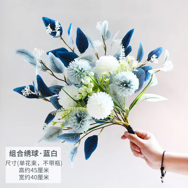 bouquet artificiel moderne fleurs boules feuilles vertes bleu blanc rouge