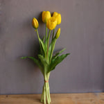 bouquet tulipes artificielles jaune orange rouge blanc décoration intérieure moderne vase verre anniversaire mariage