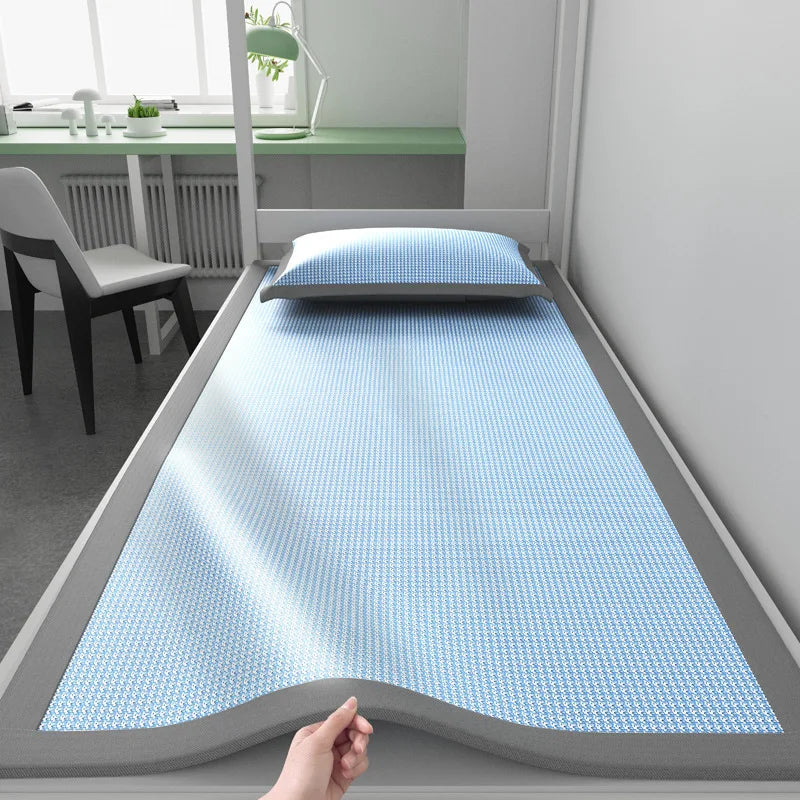housse matelas bleu gris micro perforée moderne anti bactéries perméable l'air