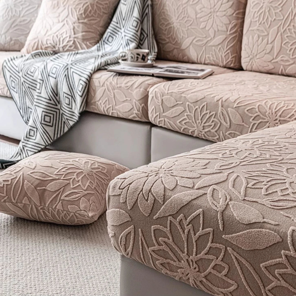 housse canapé extensible beige fleurs imprimées moderne salon tissu jacquard protection animaux