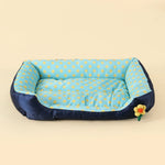lit chien rose points blancs bleu marine points jaunes confortable moderne